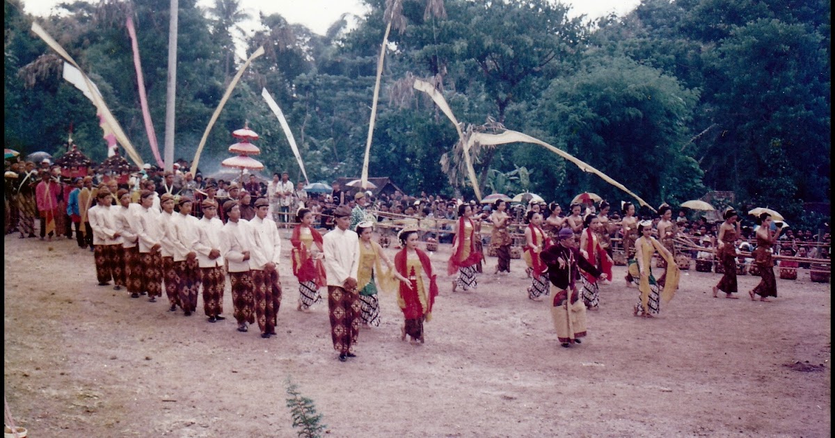 UPACARA BARITAN - Upacara adat Baritan berasal dari Dusun Wati, Desa Gawang, Kecamatan Kebonagung. Upacara adat ini merupakan upacara tolak bala di saat ada bencana atau wabah penyakit.